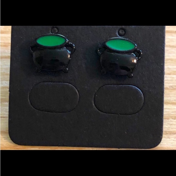 New Black Witches Pot Earrings - Picture 3 of 5